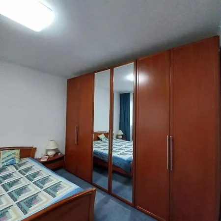 Emmi Apartment *