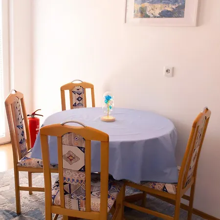 Emmi Apartment
