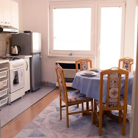 Emmi Apartment *
