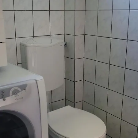 Emmi Apartment *