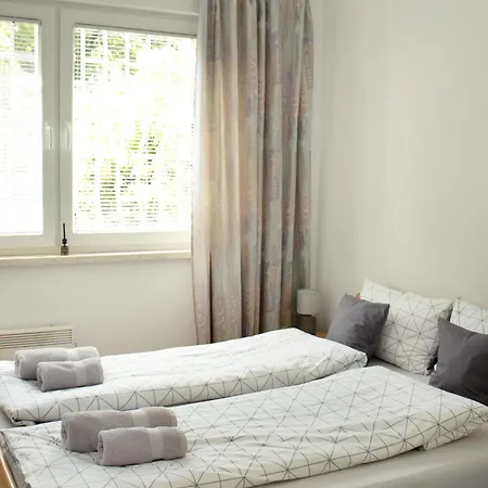 Emmi Apartment *
